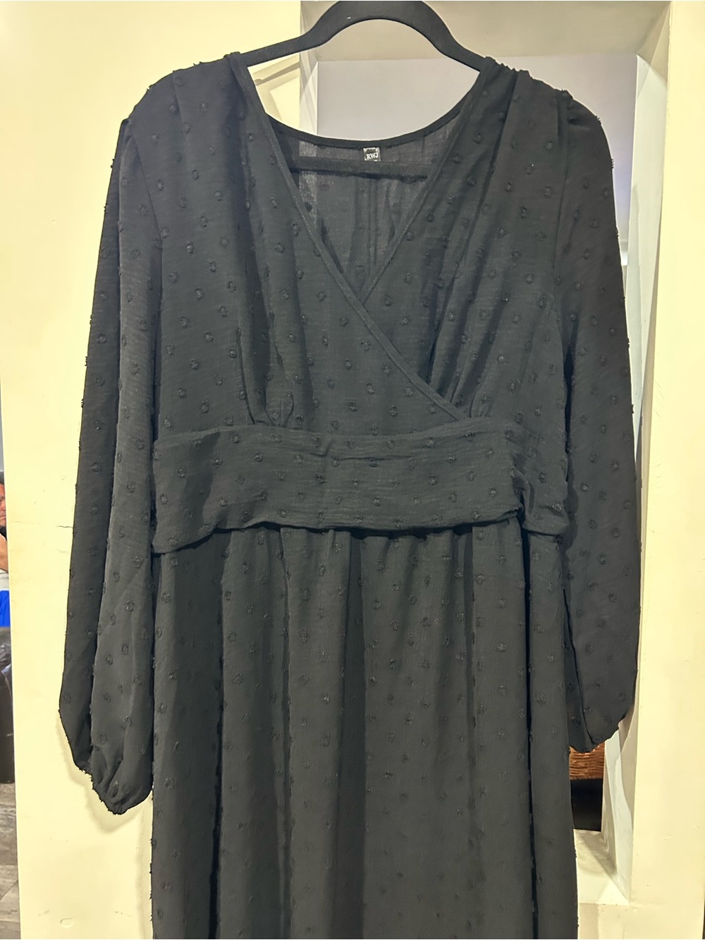 Elegant Black V-Neck Long Sleeve Midi Dress - Picture 2 of 5